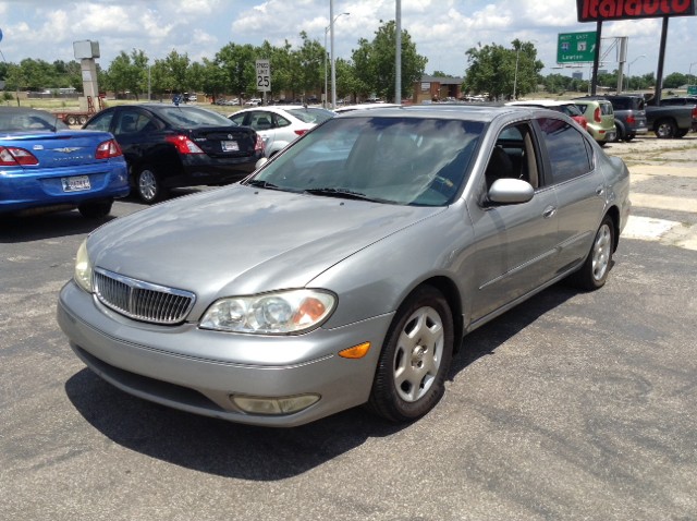 2000 Infiniti I30 Base 4dr Sedan