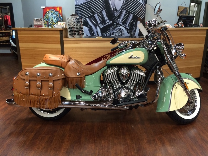 2017 Indian Chief Vintage Willow Green Over Ivory Cr