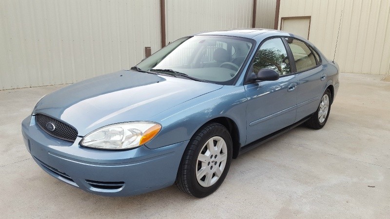 2006 Ford Taurus 4dr Sdn SE