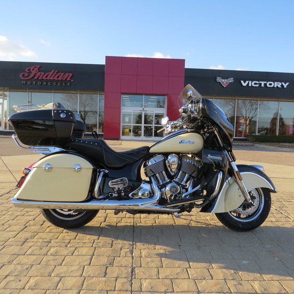 2017 Indian Roadmaster Thunder Black Over Ivory Crea