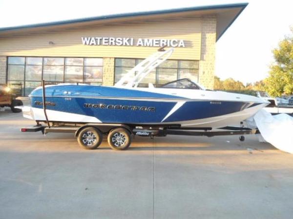 2016 Malibu Boats Wakesetter 25 LSV