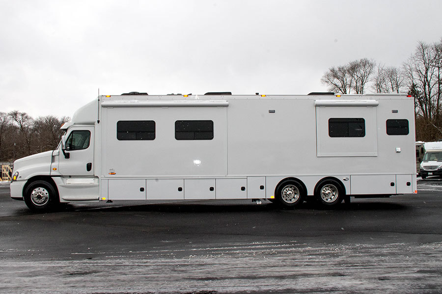 2018 Renegade Classic IWS Custom w/ Mud Room