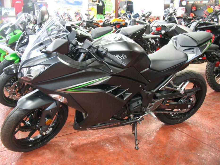2016 Kawasaki Ninja 300 Metallic Matte Carbon Gray