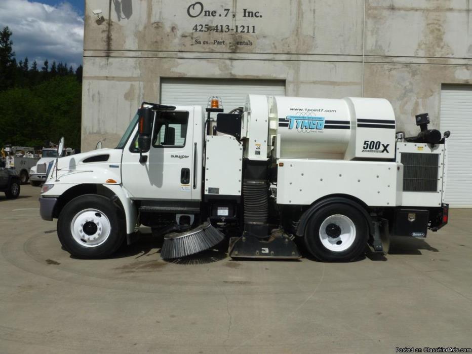2009 Tymco 500X Air Vacuum, High Dumping Street Sweeper for Sale.