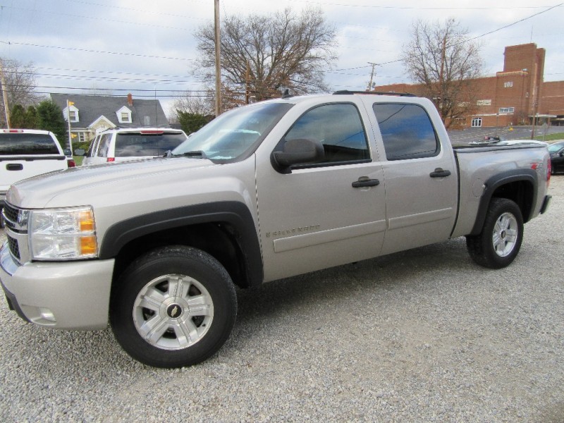 2007 Chevrolet Silverado 1500 4WD Crew Cab 143.5 LT w/1LT