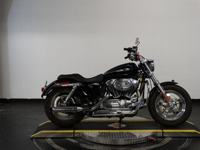 2014 Harley-Davidson Sportster 1200 Custom XL1200C
