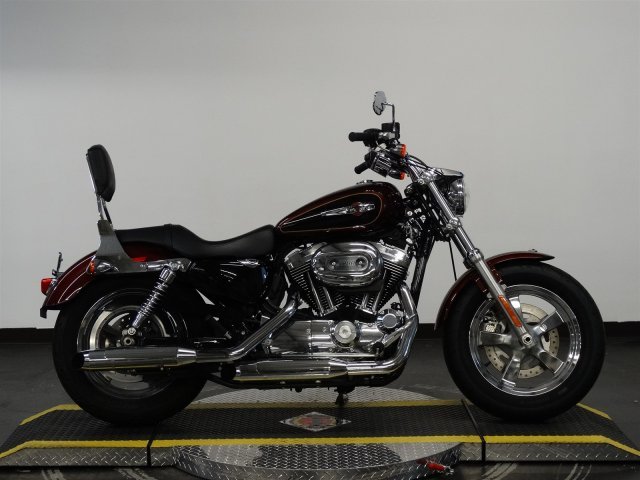 2016 Harley-Davidson Sportster 1200 Custom XL1200C
