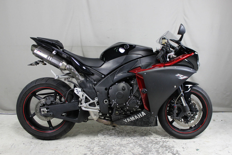 2009 Yamaha YZF-R1 Raven/Candy Red