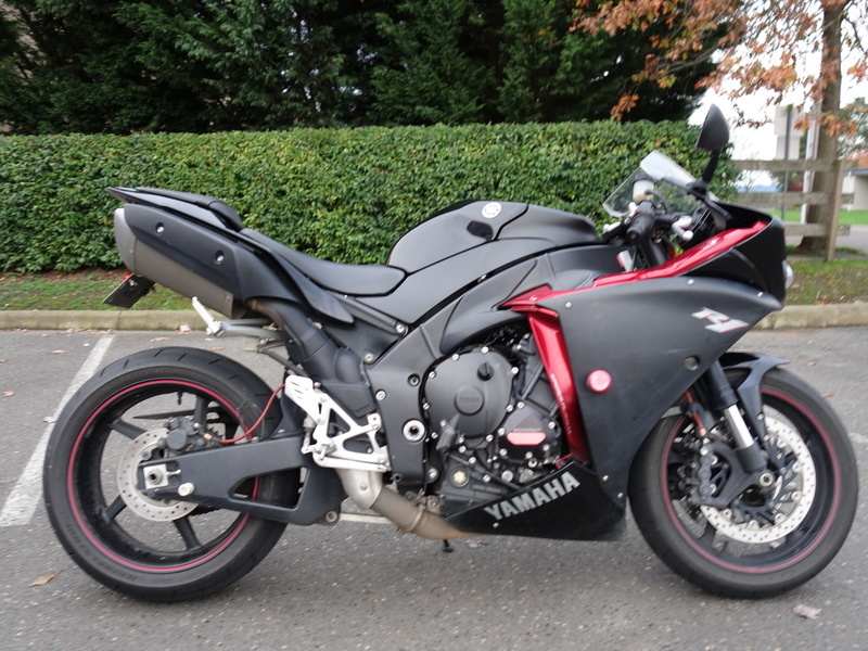 2009 Yamaha YZF-R1 Raven/Candy Red