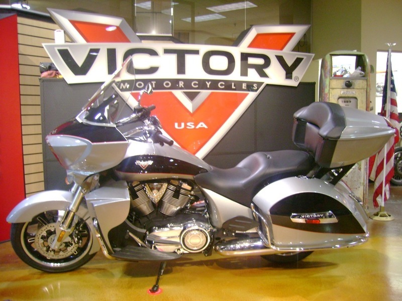 2017 Victory Cross Country Tour Two-tone Turbo Silver