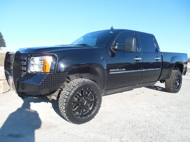 2011 GMC 2500HD CREW DENALI Z71 DURAMAX 4WD HEATED/COOLED MOON NAV LEVELED 20'S NEW BF'S