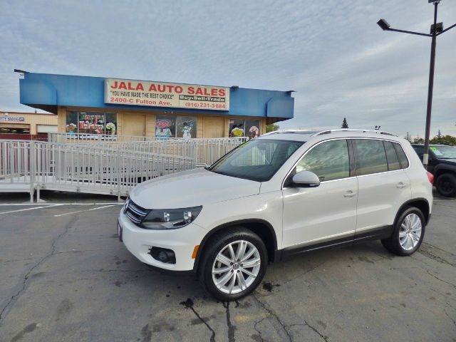 2012 Volkswagen Tiguan SE 4dr SUV w/ Sunroof and Navigation