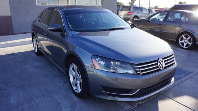 2012 Volkswagen Passat SE w/Sunroof