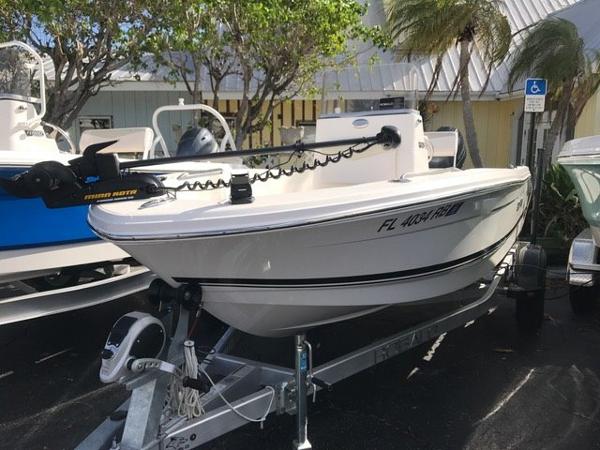 2016 Robalo R160 Center Console 2016