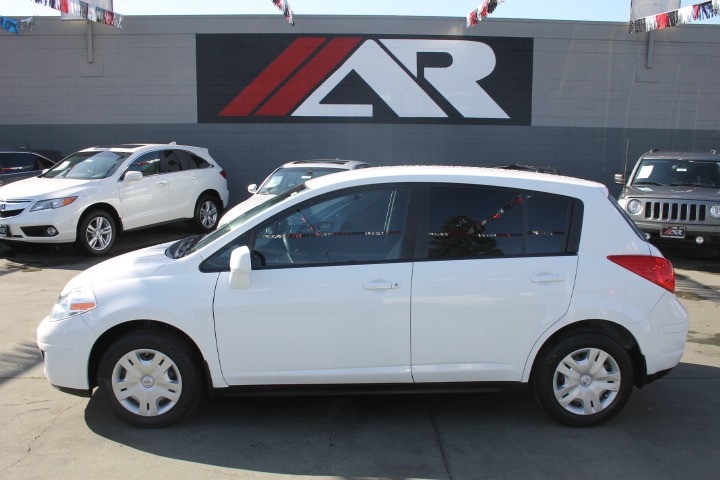 2012 Nissan Versa 5dr HB Auto 1.8 S