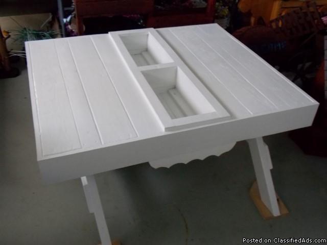 White Pallet Table, 0
