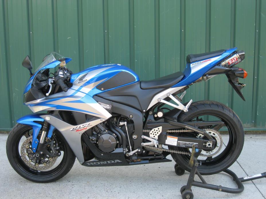 2007 Honda CBR 600RR WITH EXTRAS LOW MILES AND