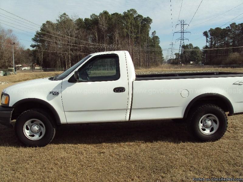 2001 Ford F-150 XL Short Bed 4WD