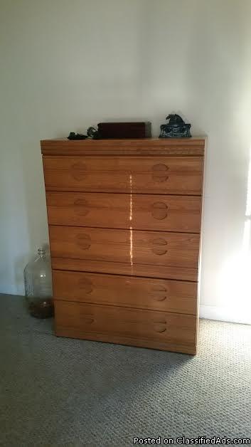 Beautiful Oak King Bed, 2 large dressers and armoire, 2