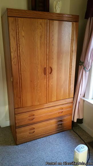 Beautiful Oak King Bed, 2 large dressers and armoire, 1