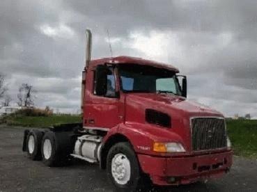 2000 Volvo VNL64T610 For Sale in Marshall, Illinois  62441
