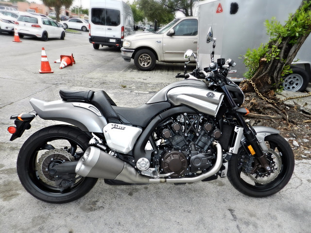 2014 Yamaha VMAX VMX17EGY/C V-MAX