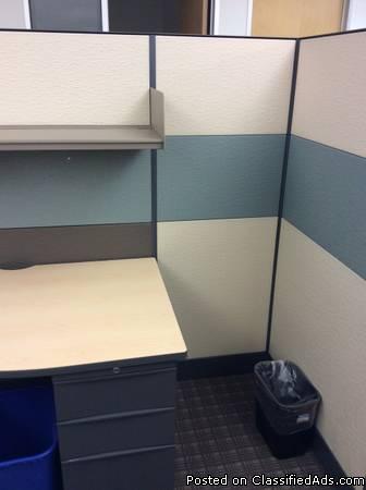MWS-049 - Gray/Green - 8 x 8 or 8 x 10 Teknion Leverage Cubicles, 1
