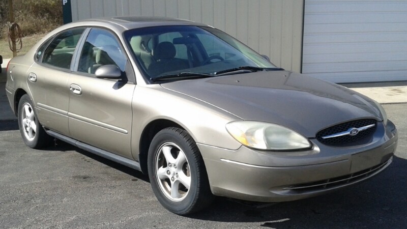 2002 Ford Taurus 4dr Sdn SES Standard