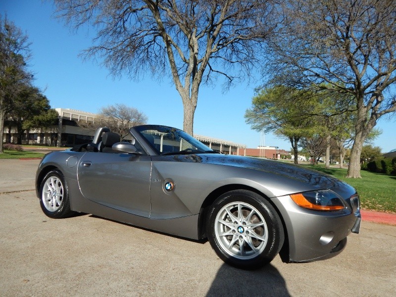 2004 BMW Z4 2dr Roadster 2.5i CONVERTIBLE / LEATHER/ CARFAX/ WARRANTY/ FINANCING