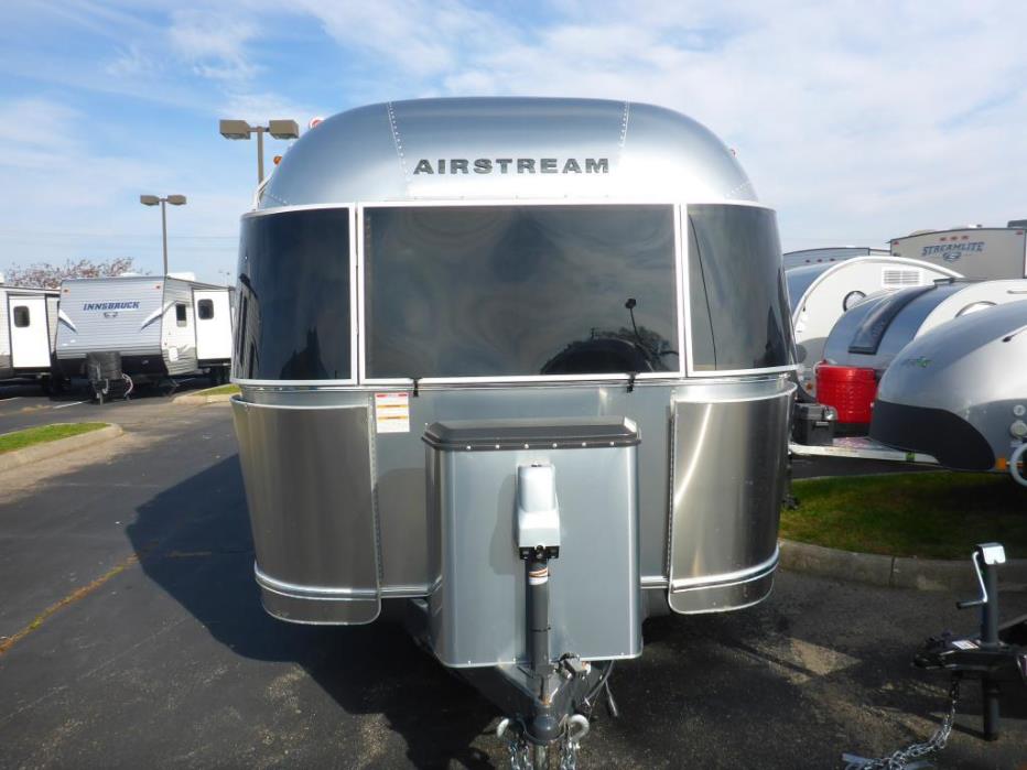 2016 Airstream Flying Cloud 23FBNB QUEEN FRONT