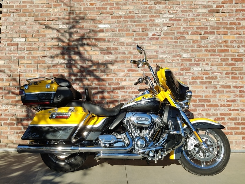 2012 Harley-Davidson FLHTCUSE7 - CVO Ultra Classic Electra Gl