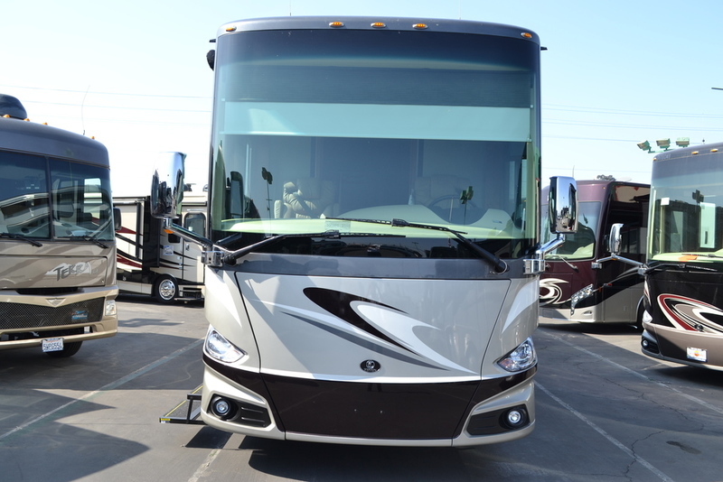 2017 Tiffin Motorhomes PHAETON 40AH-2