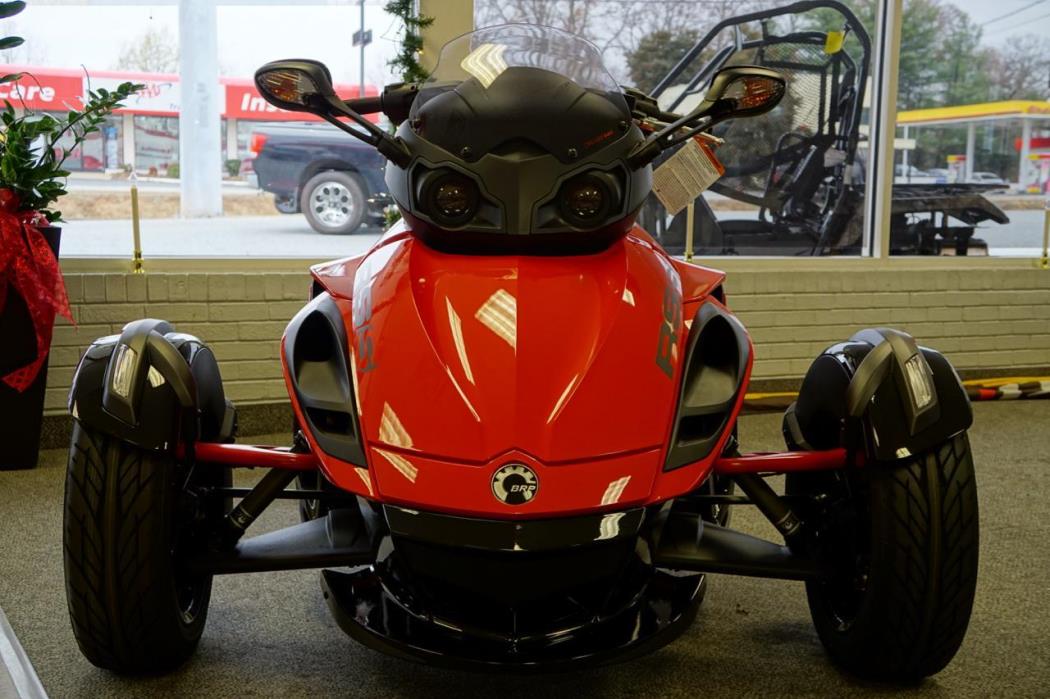 2016 Can-Am Spyder RS-S SM5 - Magna Red / Steel Blac