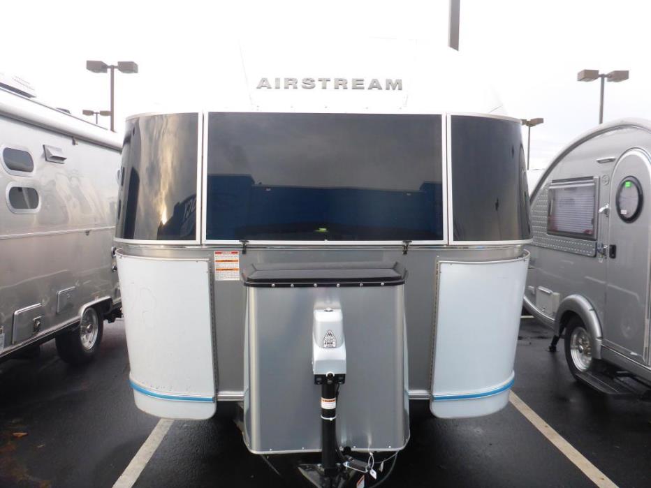 2017 Airstream Flying Cloud FC23BNBFB QUEEN FRONT