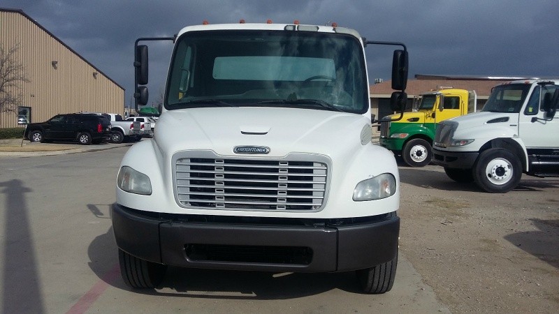 2006 Freightliner BUSINESS CLASS M2 106