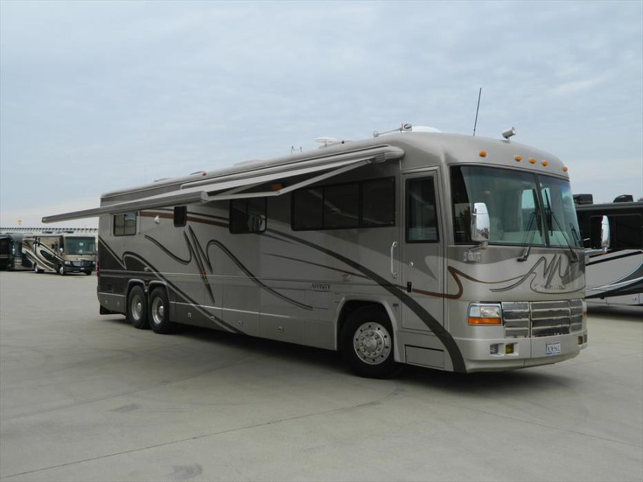2002 Country Coach Affinity 42' Bed and Breakfast Edition