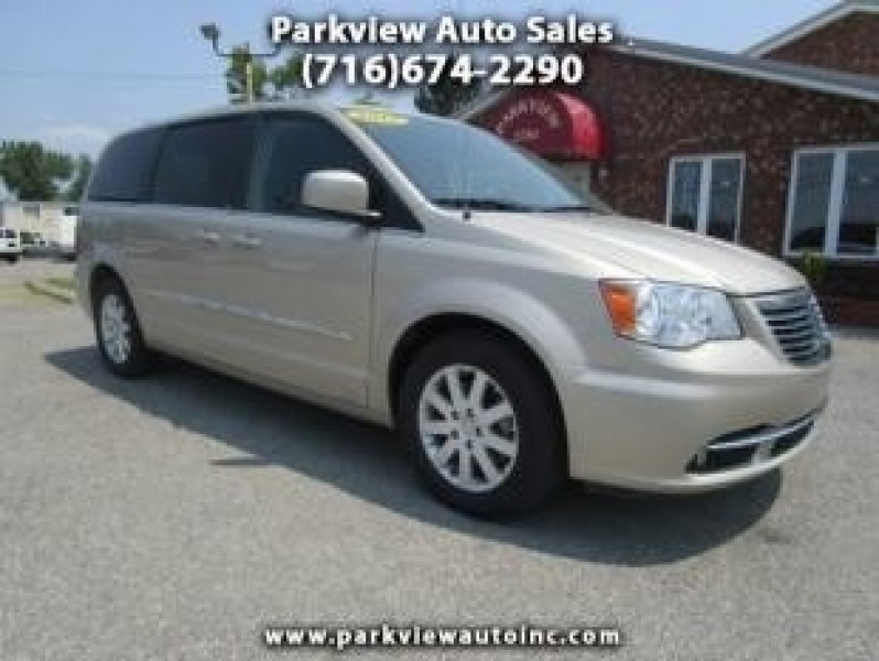 2013 Chrysler Town and Country Touring 4dr Mini Van