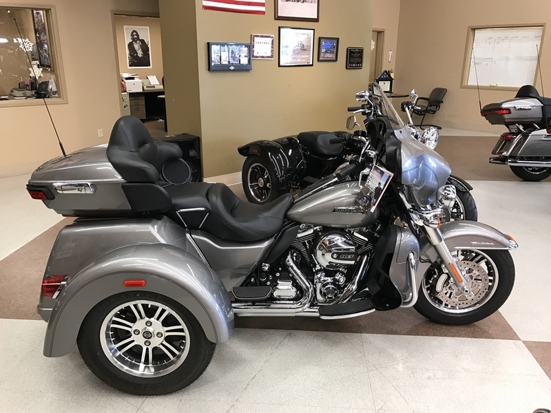 2016 Harley-Davidson FLHTCUTG - Tri Glide Ultra