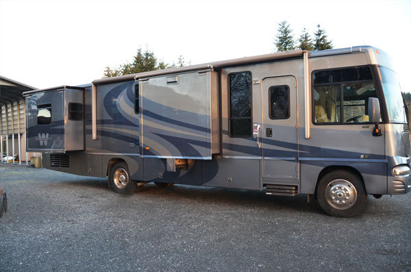 2005 Winnebago ADVENTURER