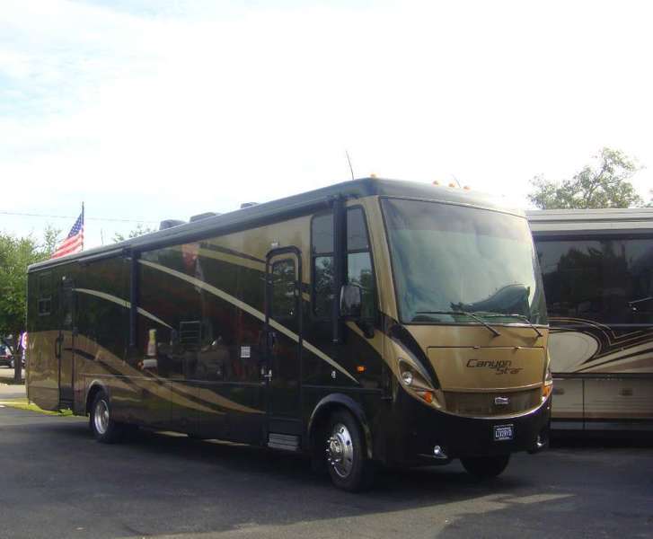 2010 Newmar Canyon Star 3920 Toy Hauler