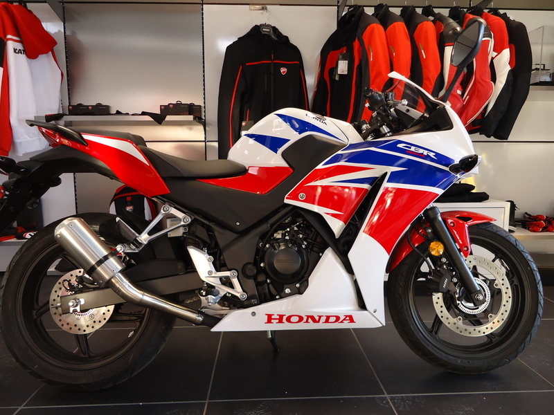 2015 Honda CBR 300R ABS Pearl White/Red/Blue