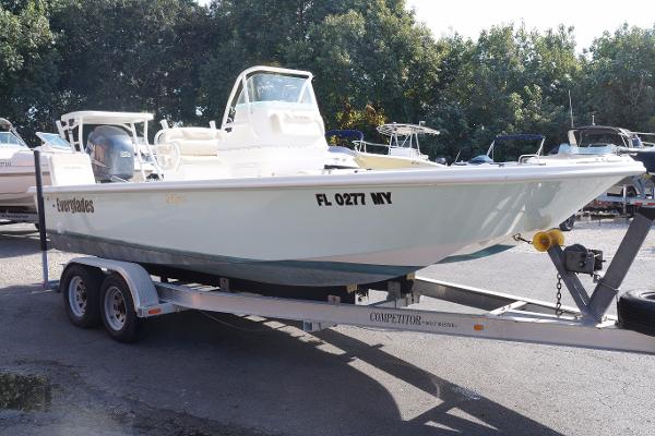 2005 Everglades 210 CC Bay Flats Boat