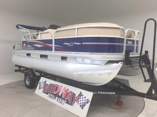 2016 Sun Tracker Party Barge 18 DLX