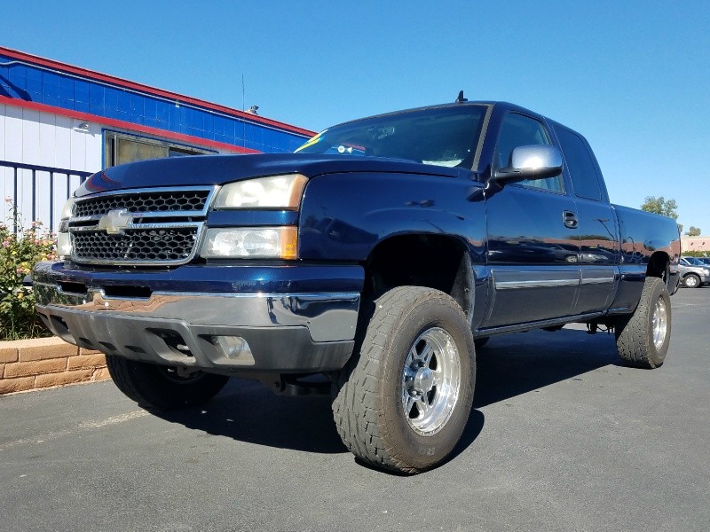 2006 Chevrolet Silverado 1500 Ext Cab 143.5 WB 2WD LT2