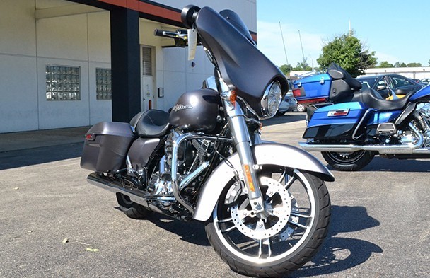 2015 Harley-Davidson FLHX Street GLIDe