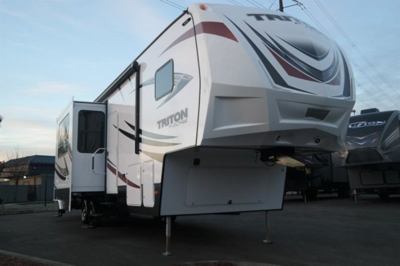 2017 Dutchmen Voltage Triton 3551