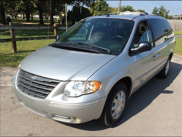 2005 CHRYSLER TOWN and COUNTRY