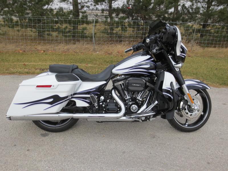 2016 Harley-Davidson FLHXSE - CVO Street Glide