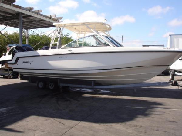 2015 Boston Whaler 27 VANTAGE