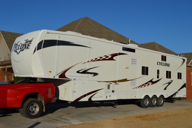 2009 Heartland Cyclone 3950 Rvs For